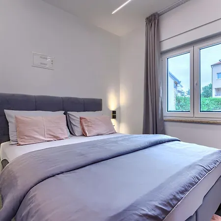 Cintya By Interhome Apartman *