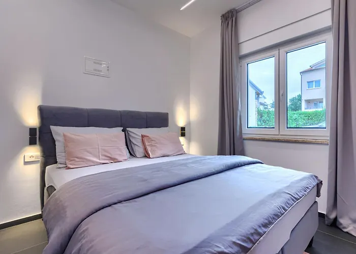 Cintya By Interhome Apartman *