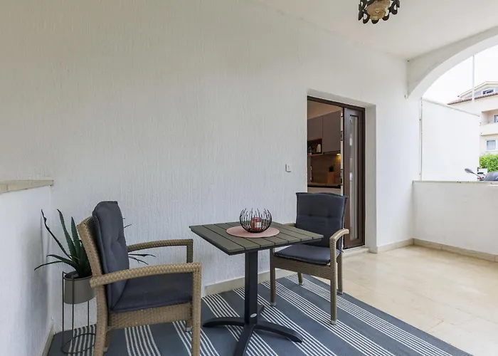 Cintya By Interhome Apartman